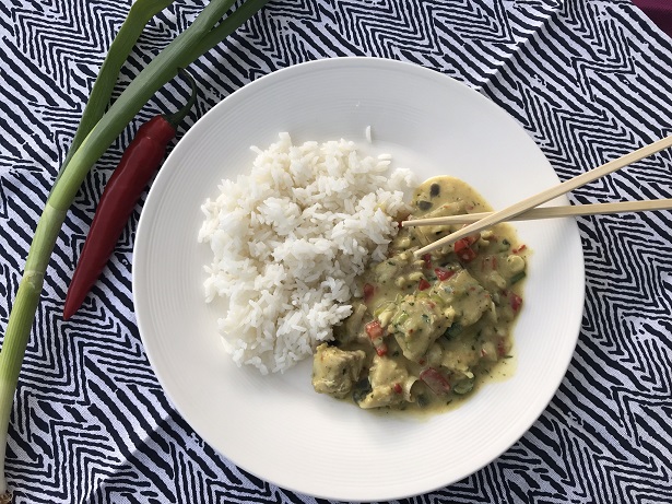 Viscurry met koriander, bos-ui en paprika