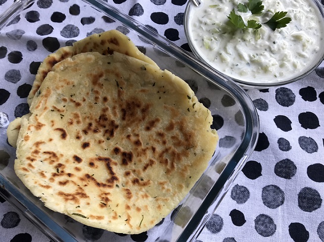 Naanbrood met knoflook en koriander