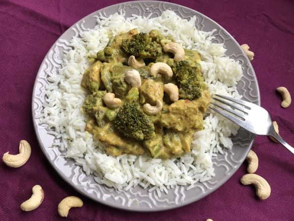 Kip madras met broccoli en champignons