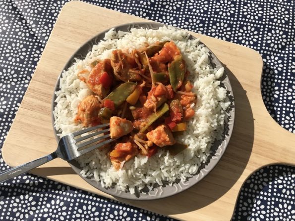 zoetzure kip met paprika, taugé en peultjes