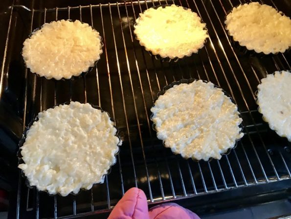 zoete rijstgebakjes met aardbeien