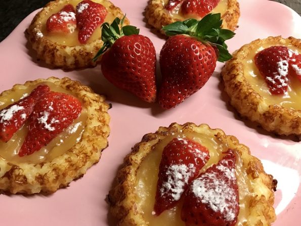 zoete rijstgebakjes met aardbeien
