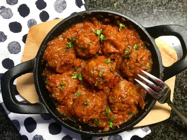 Albóndigas (Spaanse gehaktballetjes) in pittige tomatensaus