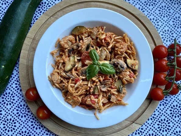 Spaghetti met kip in tomatenroomsaus