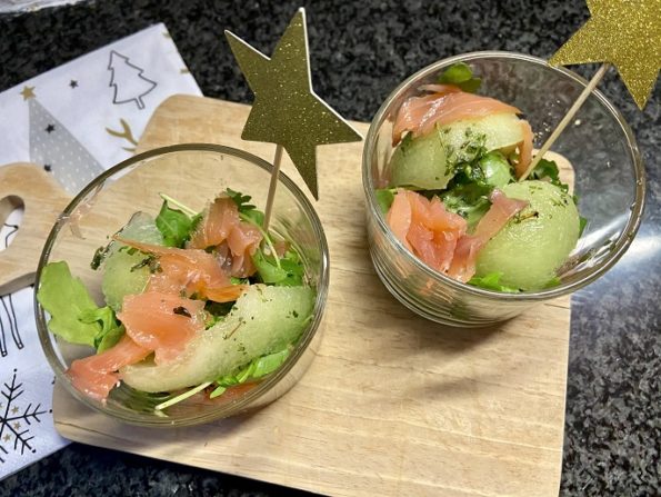 Gerookte zalm met meloen en rucola