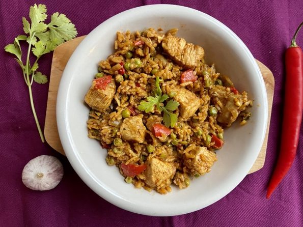 indiase rijstschotel met kip