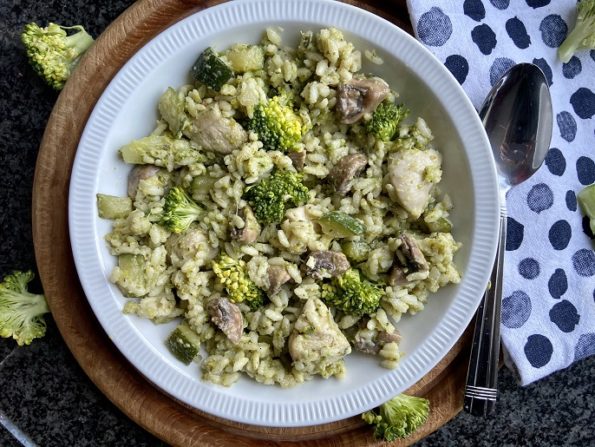 Risotto met broccoli, courgette en kip