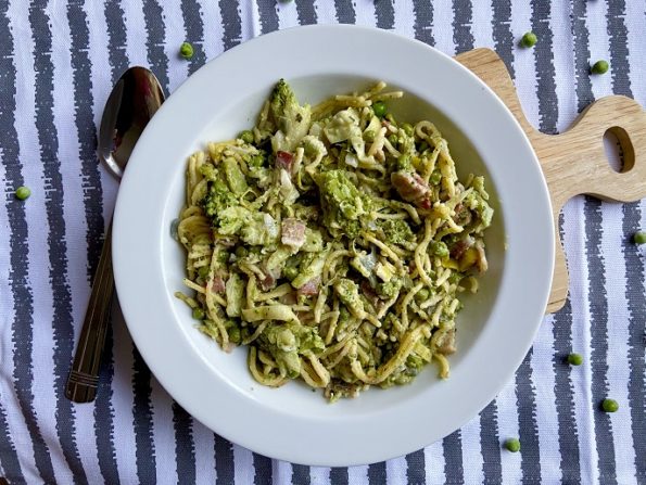 Spaghetti met broccoli, doperwten en bacon