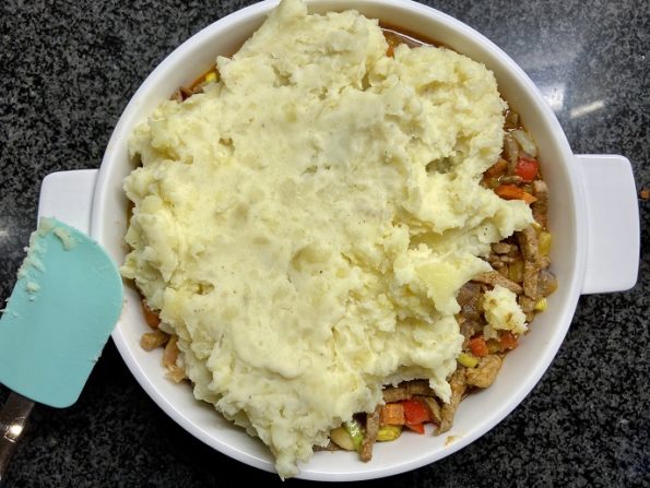 Shoarma ovenschotel met knoflook-aardappelpuree