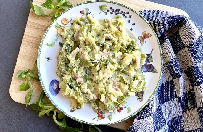 Lentestamppot met doperwten, snijbonen en veldsla