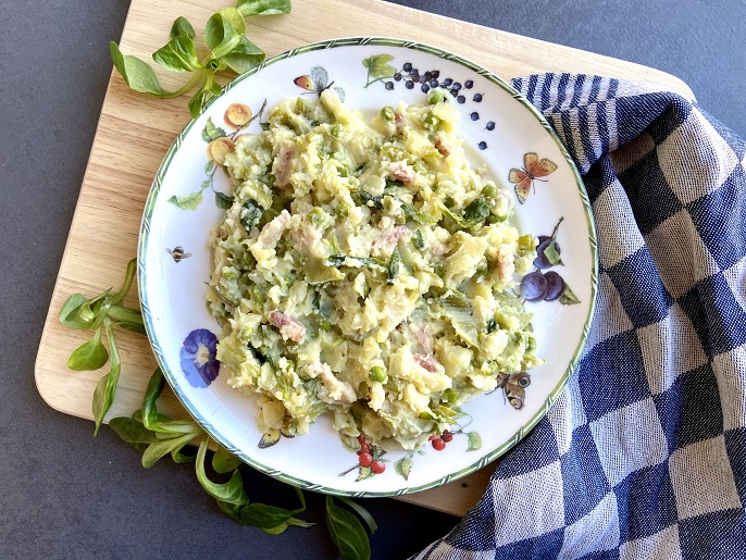 Lentestamppot met doperwten, snijbonen en veldsla