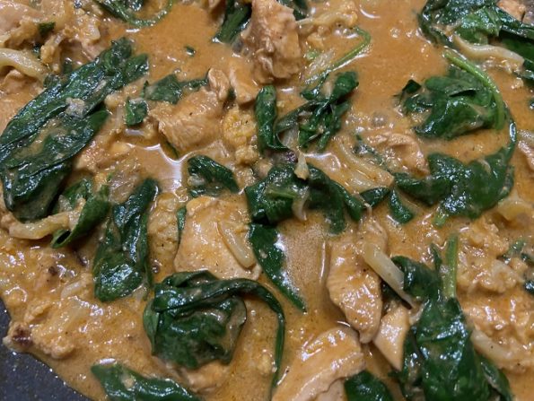 Thaise kipcurry met bloemkool en spinazie