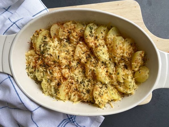 Aardappelschijfjes met kaas, paprika en Provençaalse kruiden