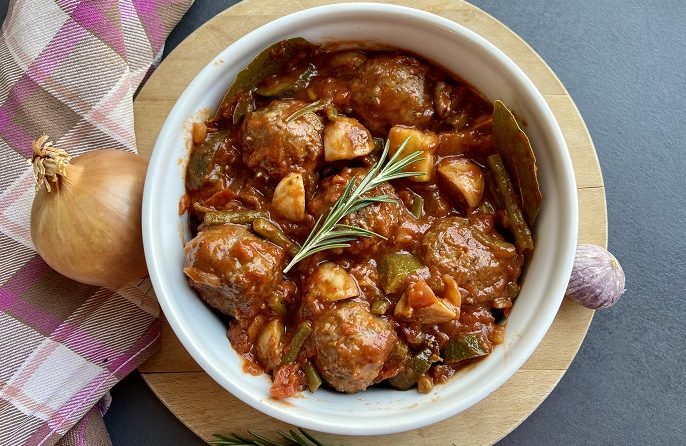Provençaalse gehaktballen met haricots verts en champignons