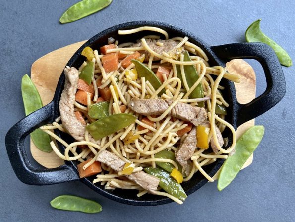 Noedels met gemarineerde varkensreepjes