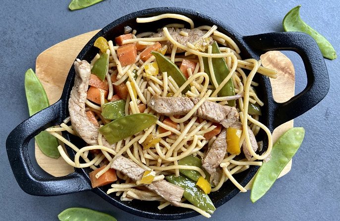 Noedels met gemarineerde varkensreepjes