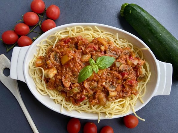 spaghetti in tomaten-tonijnsaus