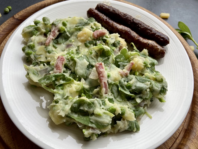 Zomerstamppot met postelein, bacon en oude kaas