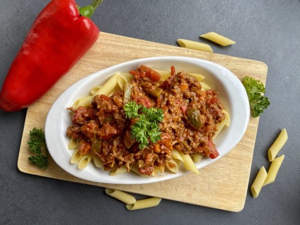 Pasta met linzen, paprika en gehakt
