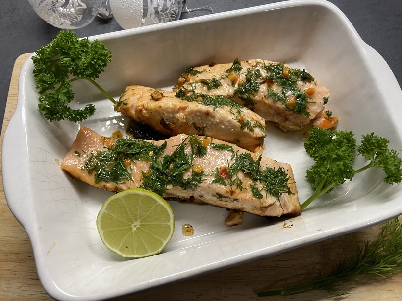 Zalm met tuinkruiden, honing en chili