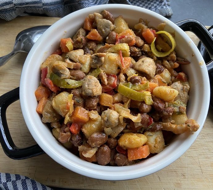 Hollands pannetje met bruine bonen en spekjes