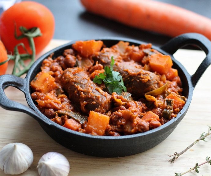 Stoofschotel met kapucijners, pompoen & braadworstjes