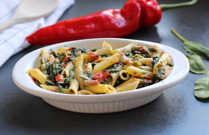 Penne met andijvie, spinazie en spekjes