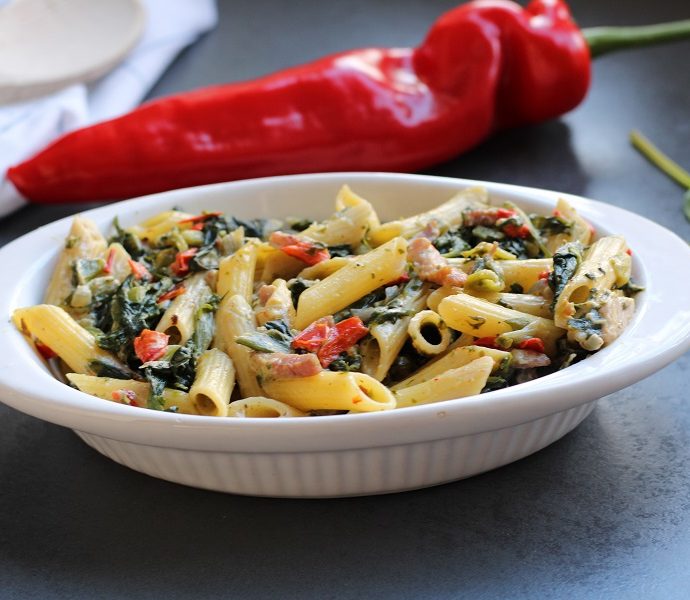 Penne met andijvie, spinazie en spekjes