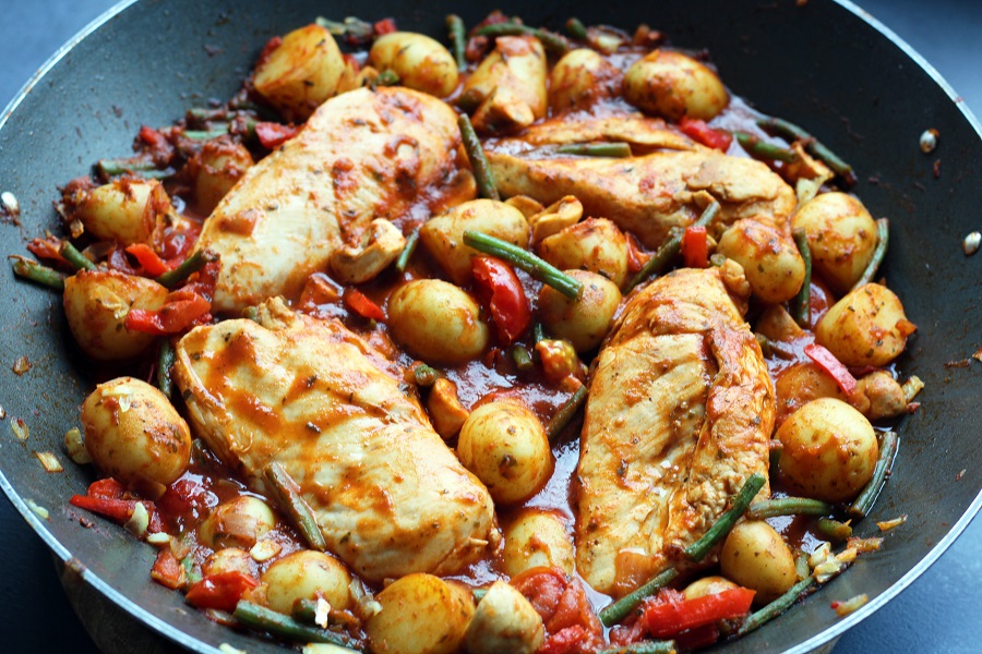 Provençaalse kipschotel met krieltjes en haricots verts