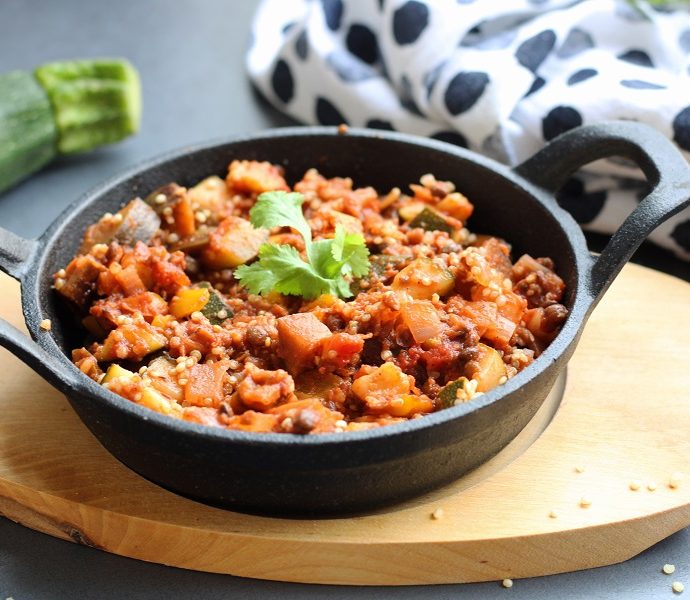 Linzenschotel met courgette, aubergine en quinoa