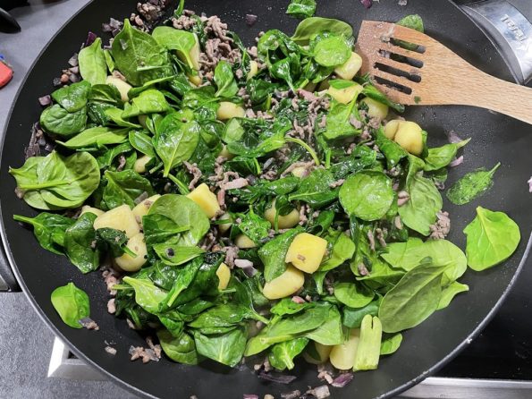 Broccoli-spinazie-ovenschotel-met-krieltjes-en-gehakt