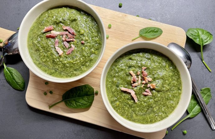 Doperwten-spinaziesoep met spekjes