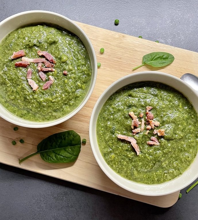 Doperwten-spinaziesoep met spekjes