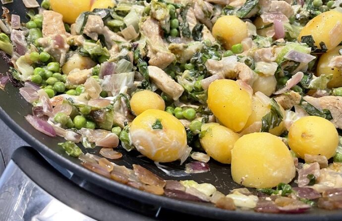 krieltjes met andijvie en kalkoenreepjes