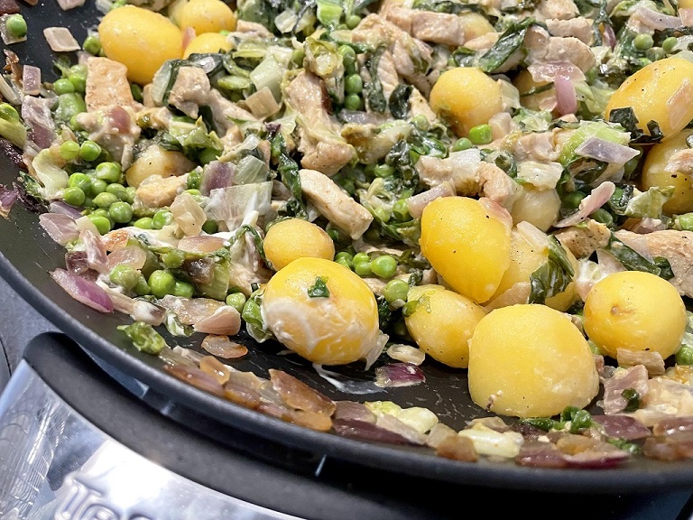 Krieltjes met andijvie en kalkoenreepjes