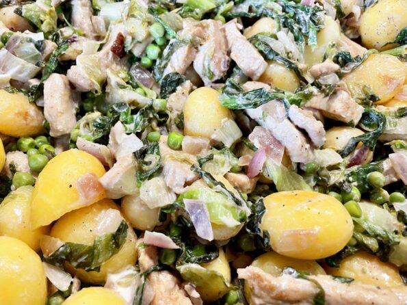 krieltjes met andijvie en kalkoenreepjes