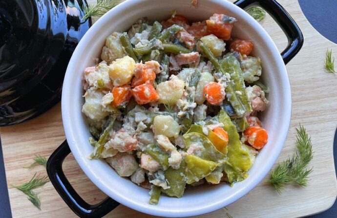 Vispannetje met wortels, peultjes en krieltjes