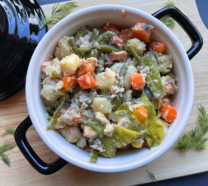 Vispannetje met wortels, peultjes en krieltjes