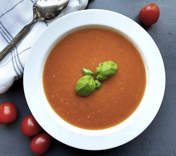Tomaat-wortelsoep met oregano en basilicum