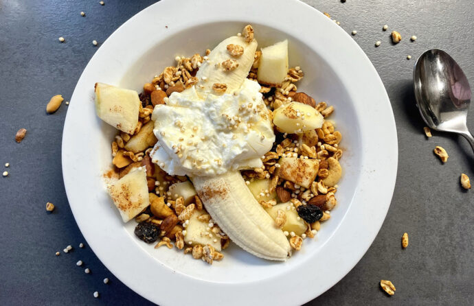 Glutenvrij ontbijtfeest met fruit en noten