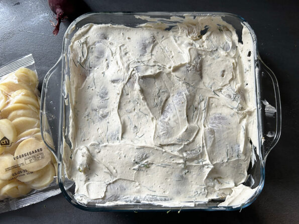 Ovenschotel met heekfilet en broccoli in dille-mosterdsaus