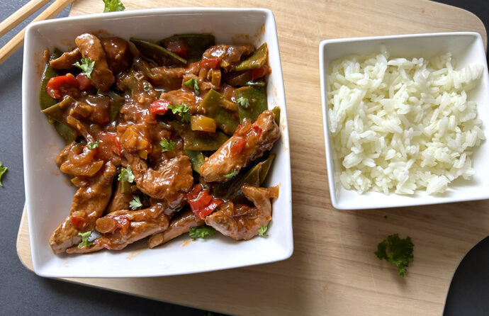 Hete kip met paprika en peultjes