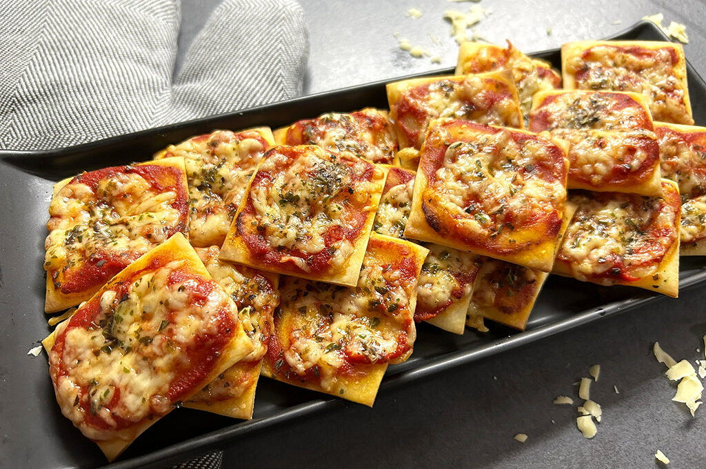 Glutenvrije bladerdeeg pizzahapjes