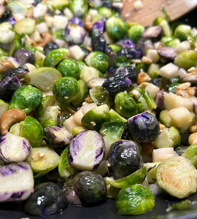 Spruitenmix met appel en cashewnoten