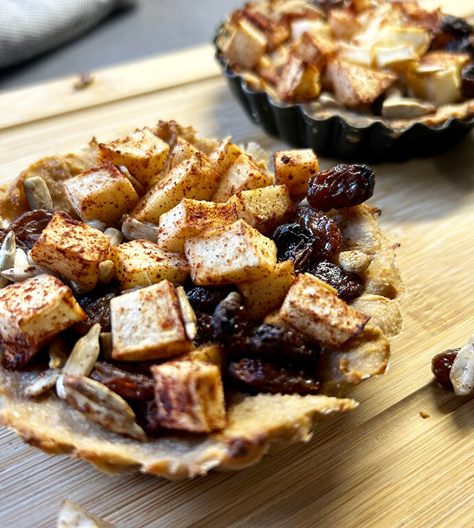 Glutenvrije ontbijttaartjes met appel en rozijnen